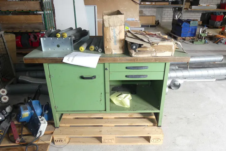 Werkbank mit Inhalt Maße in cm ca. 150 x 72